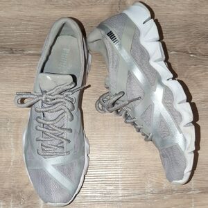Women's 8.5 Puma Silver Grey Lace-up Sneakers